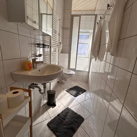 Gevelsberg, Attraktive Lage Fuer Geschaeftsleute, Monteure, 4 Zimmer, Wlan, Smarttv